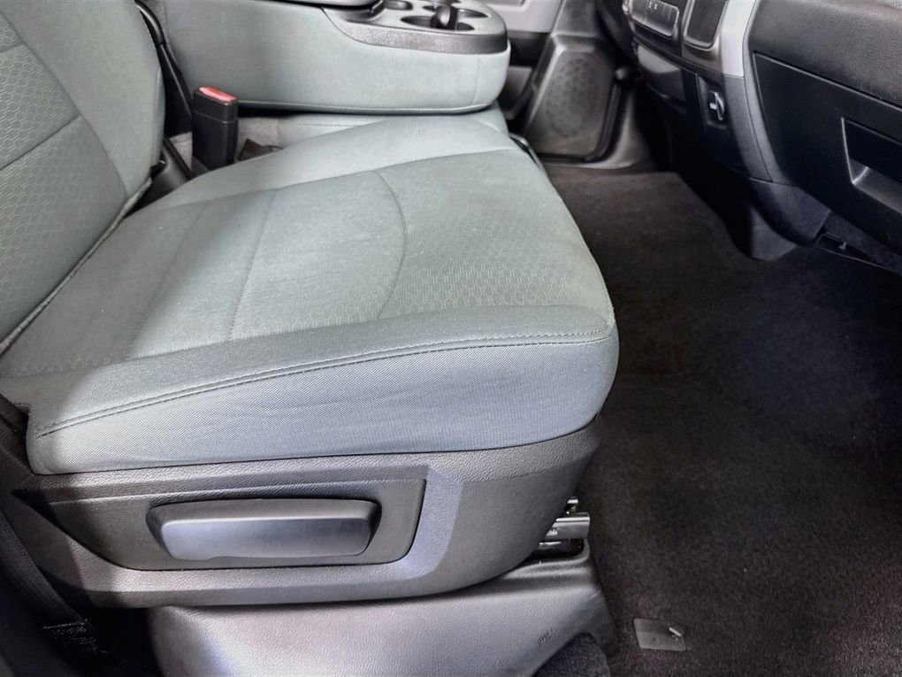 Used 2018 RAM 1500 Classic SLT image 32