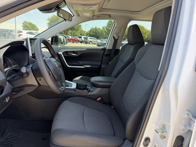 Used 2020 Toyota RAV4 XLE w/ Convenience Package FWD image 25