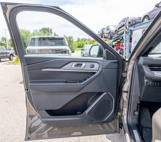 New 2026 Ford Explorer ST-Line w/ ST-Line Street Pack AWD/4WD image 32