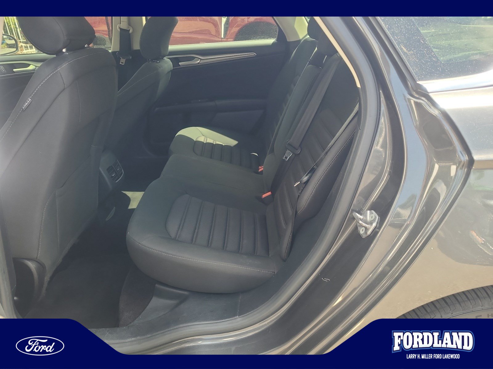 Used 2017 Ford Fusion SE w/ Fusion SE Technology Package FWD image 17