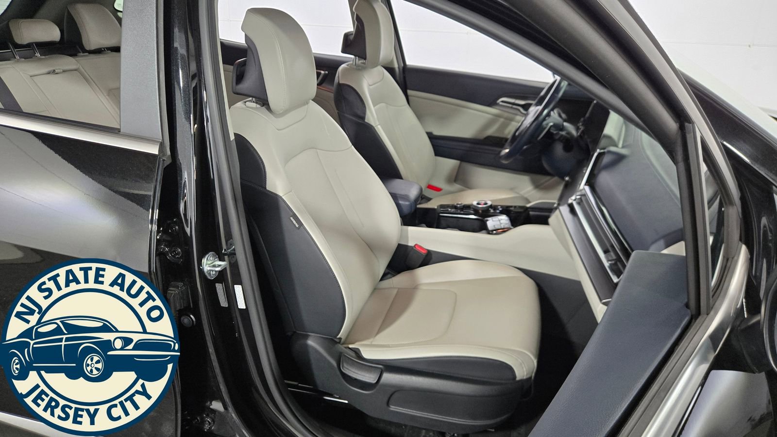 Used 2023 Kia Sportage EX image 34