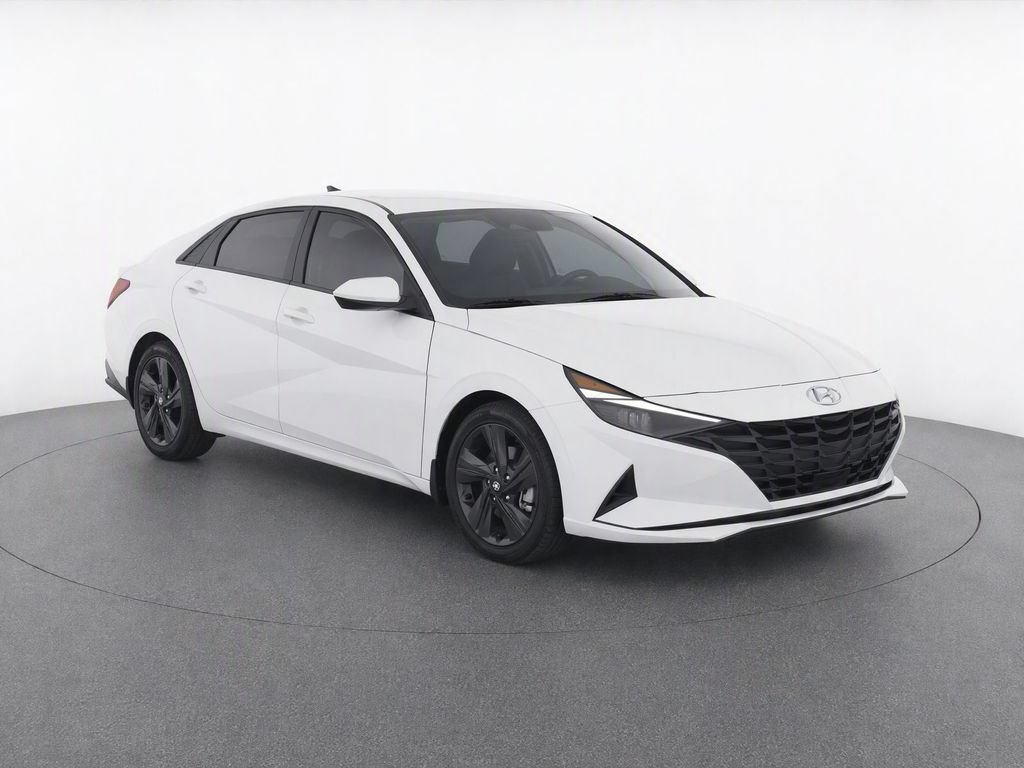 Used 2022 Hyundai Elantra SEL w/ Convenience Package FWD image 2