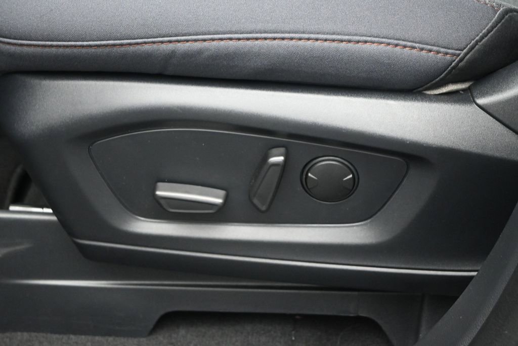 Used 2025 Ford Explorer Active RWD image 10