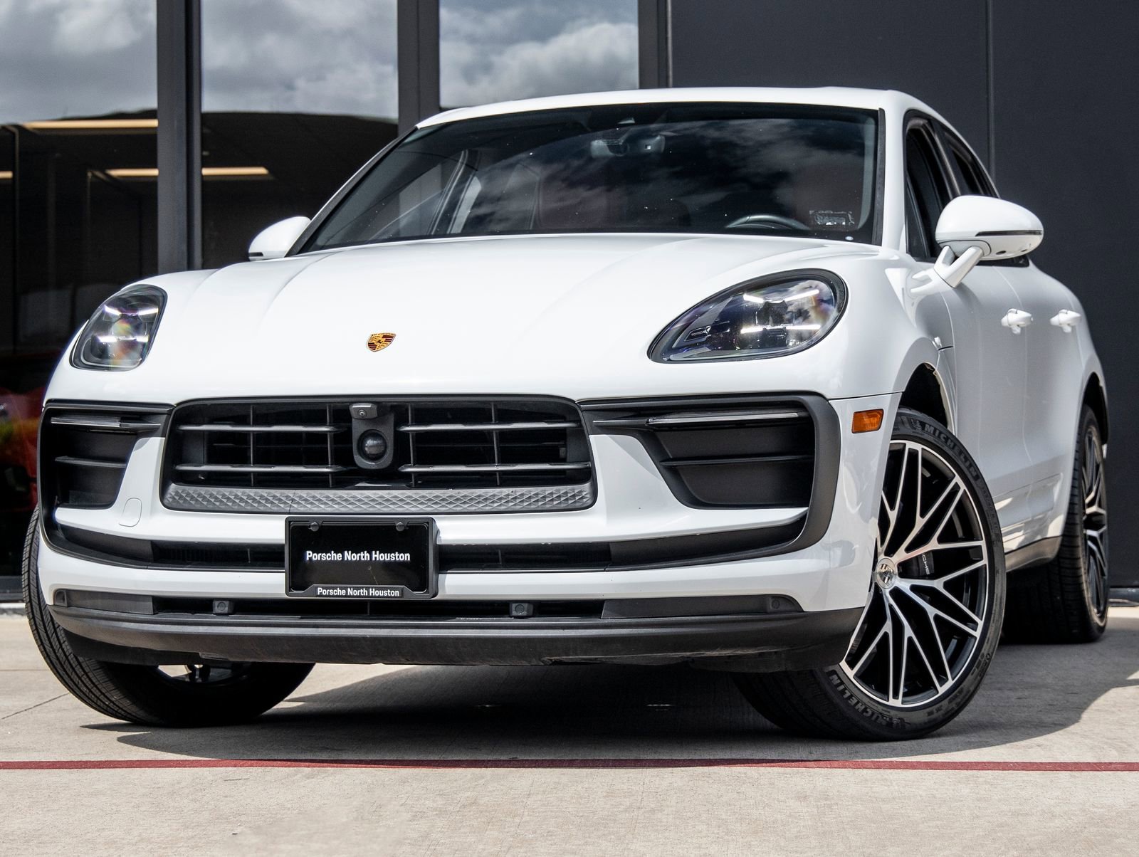 Certified 2023 Porsche Macan video 1