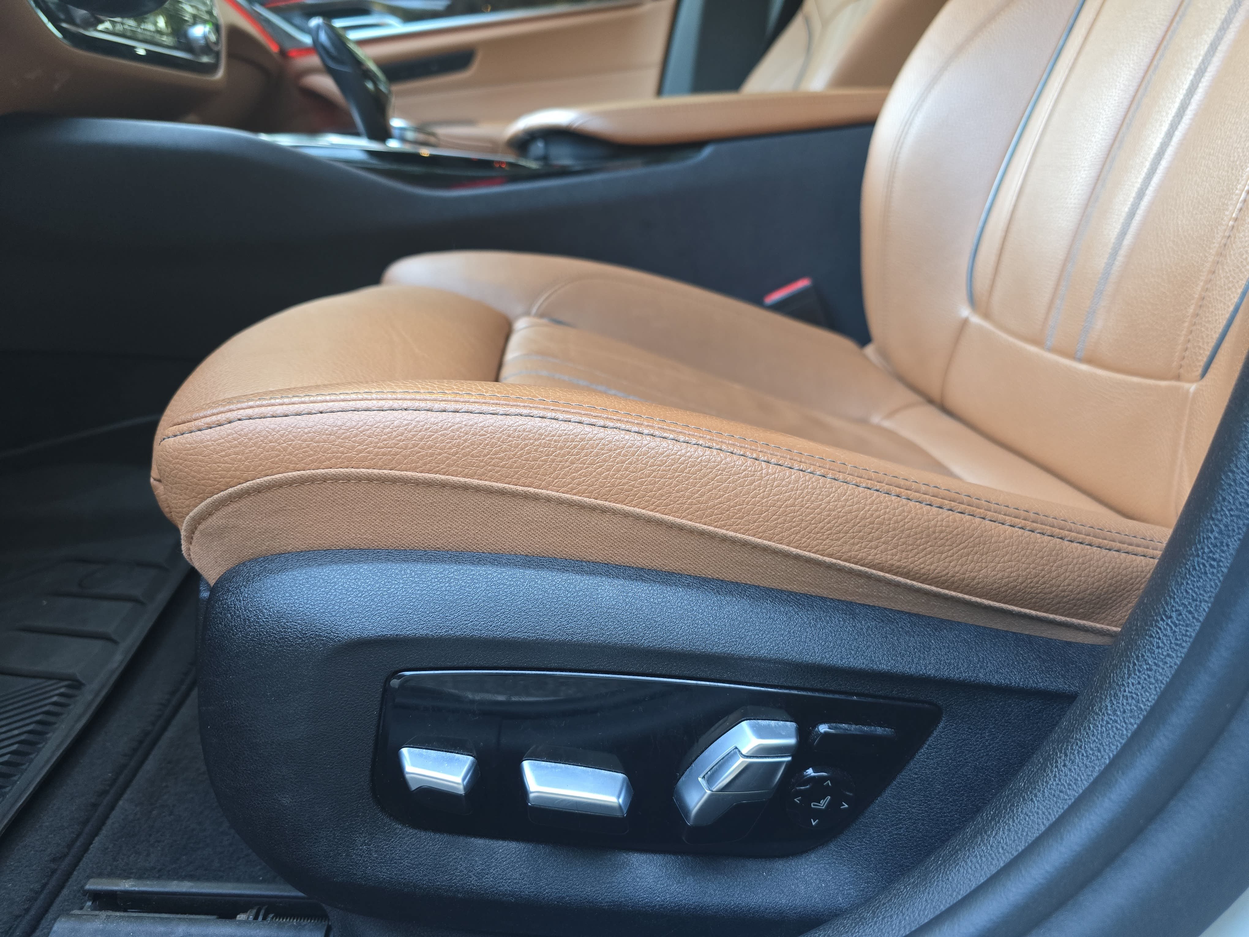 Used 2018 BMW 540i RWD image 25