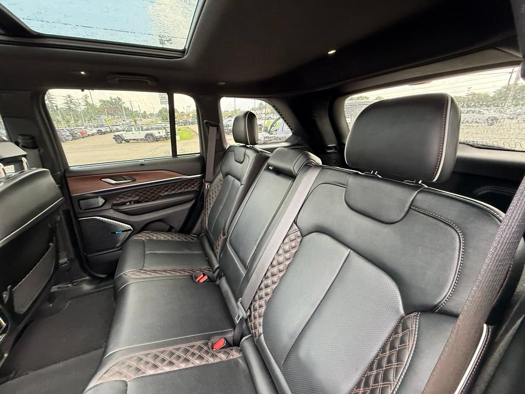 Used 2022 Jeep Grand Cherokee Summit w/ Adv Protech Group IV AWD/4WD image 25