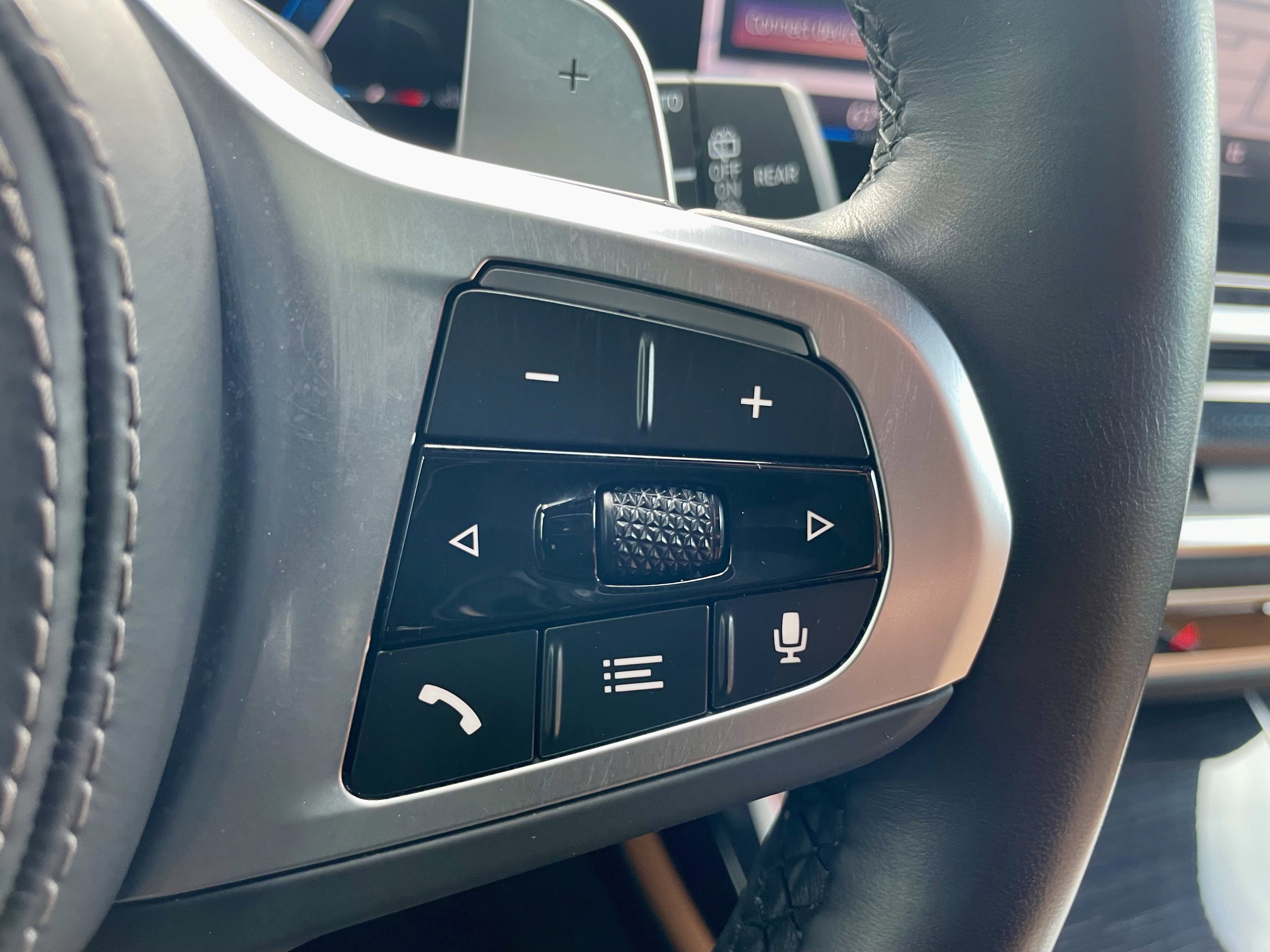 Used 2024 BMW X7 xDrive40i w/ Executive Package image 22