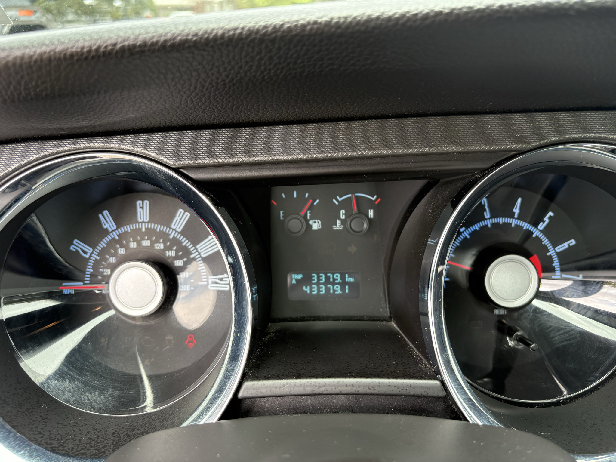 Used 2010 Ford Mustang Coupe RWD image 11