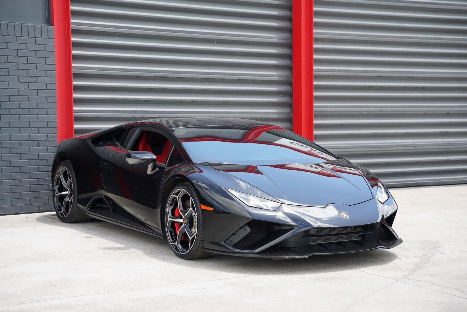 Used 2021 Lamborghini Huracan EVO image 3