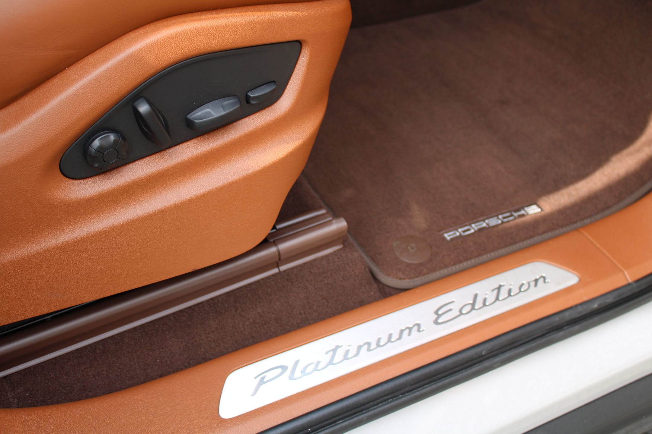 Certified 2023 Porsche Cayenne Platinum Edition image 29