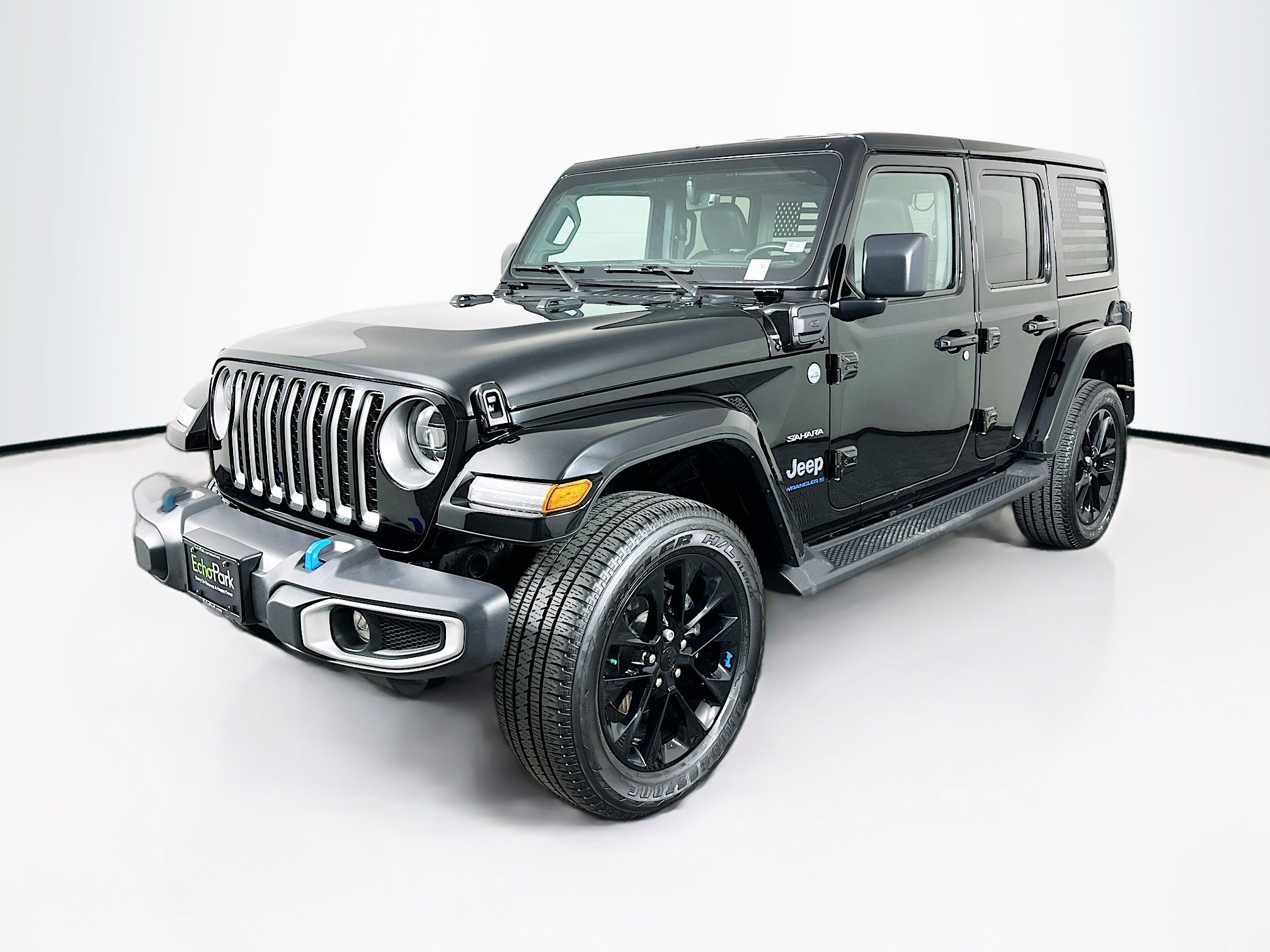 Used 2023 Jeep Wrangler Sahara w/ Cold Weather Group AWD/4WD image 3