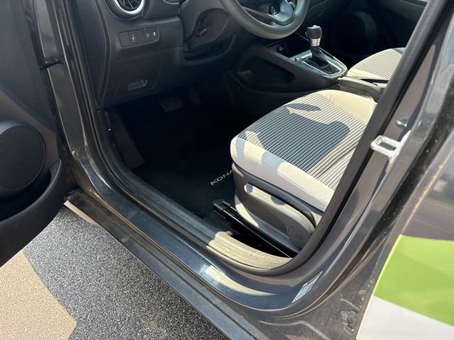 Used 2023 Hyundai Kona SE FWD image 5