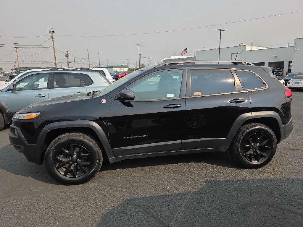 Used 2018 Jeep Cherokee Trailhawk w/ Comfort & Convenience Group AWD/4WD image 4
