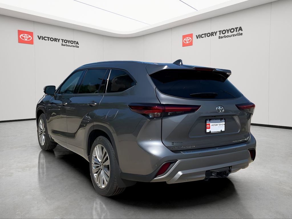 New 2025 Toyota Highlander Platinum image 6