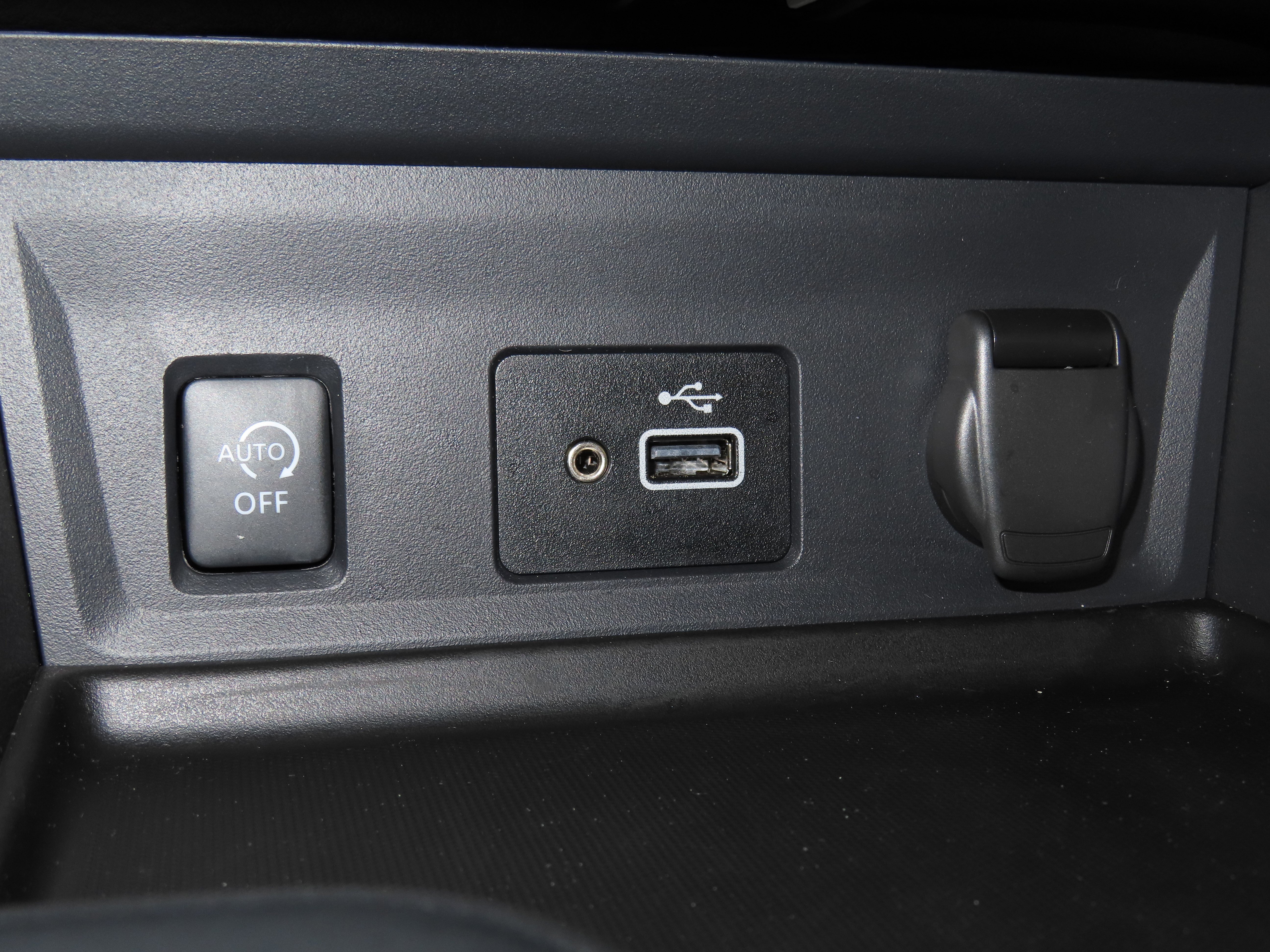 Used 2025 Nissan Sentra S image 36