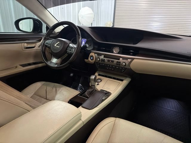 Used 2018 Lexus ES 350 w/ Luxury Package w/Wood Trim FWD image 21