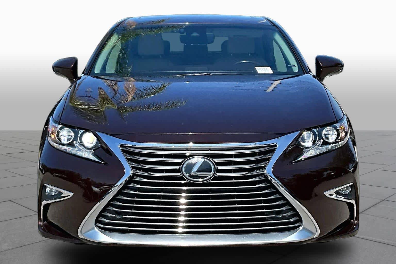 Used 2017 Lexus ES 350 w/ Luxury Package FWD image 4