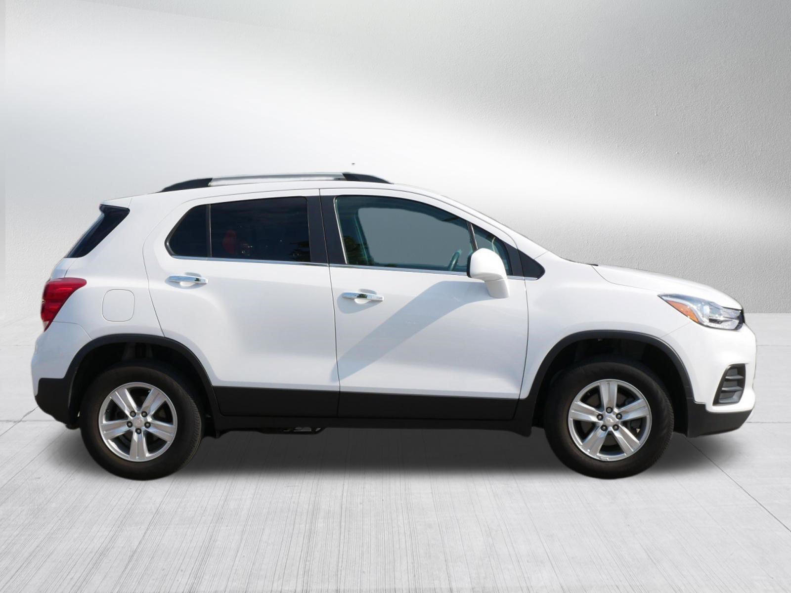 Used 2017 Chevrolet Trax LT w/ LT Convenience Package AWD/4WD image 8