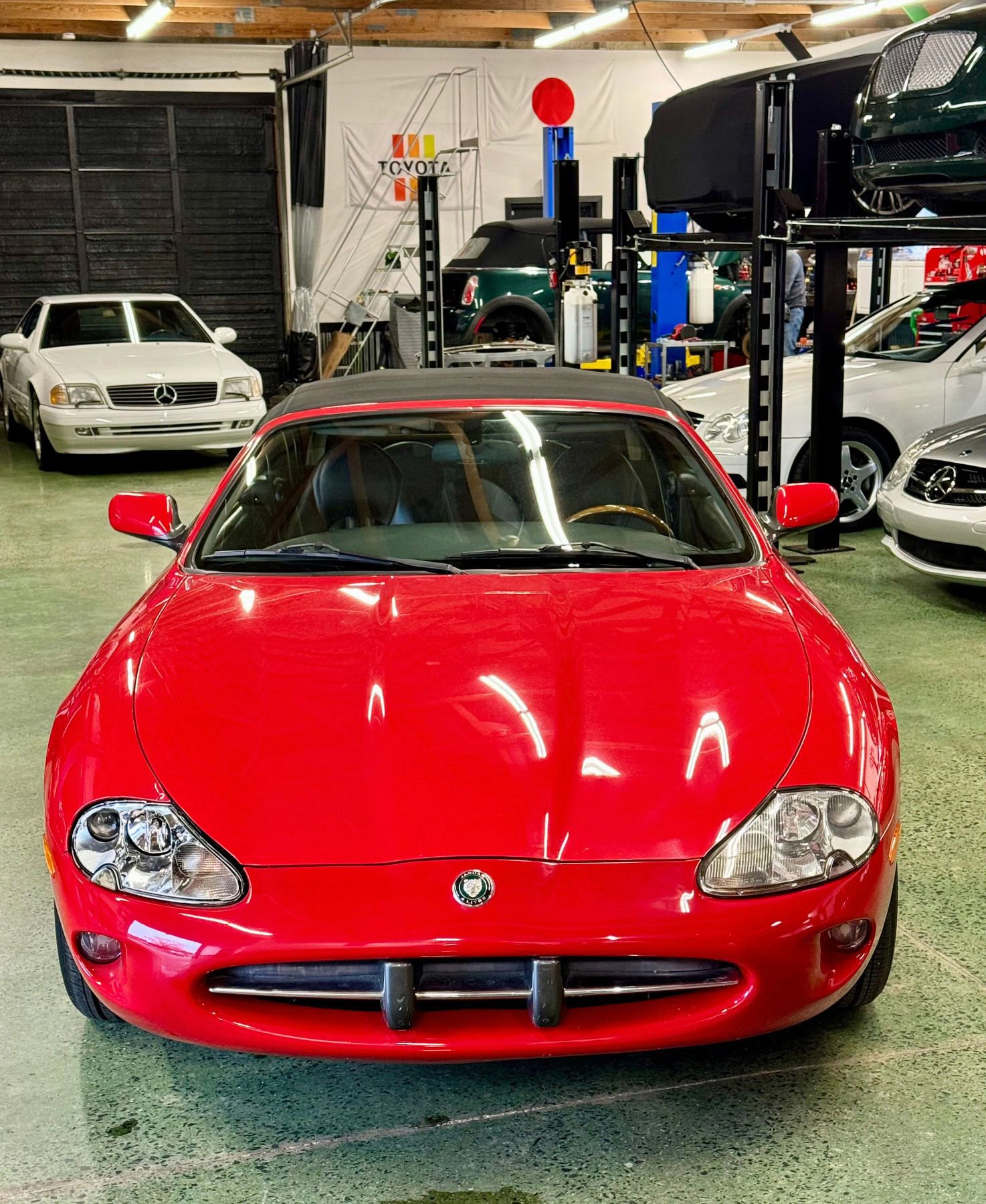 Used 2000 Jaguar XK8 Convertible image 4