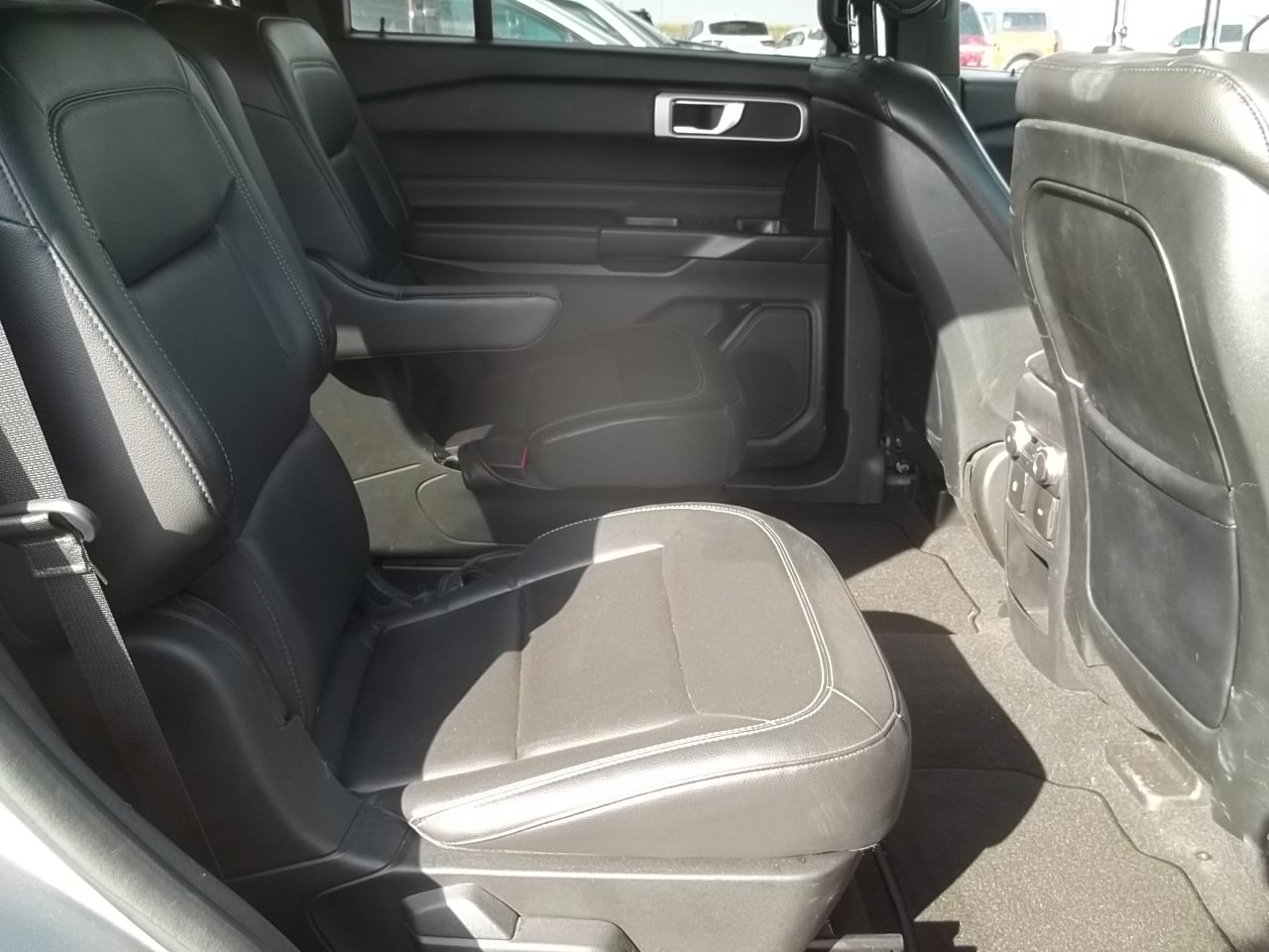 Used 2020 Ford Explorer XLT w/ Equipment Group 202A AWD/4WD image 14