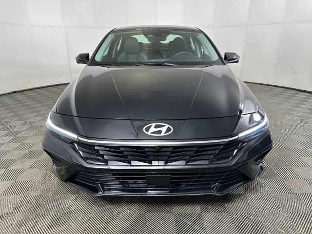 Used 2024 Hyundai Elantra Limited image 8
