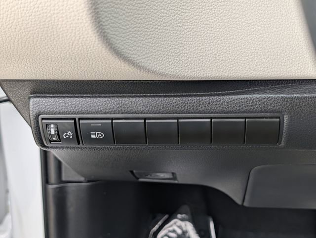 Used 2025 Toyota Corolla LE image 23