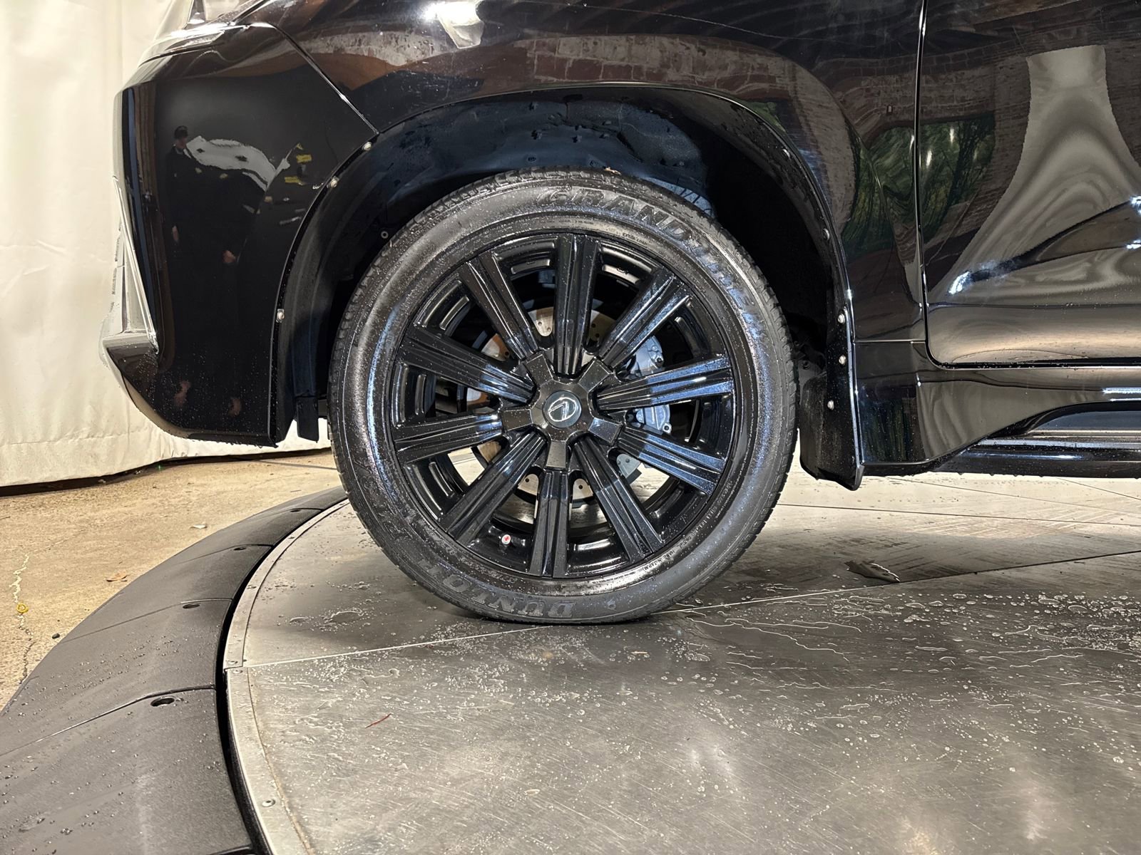 Used 2018 Lexus LX 570 4WD w/ Luxury Package image 2