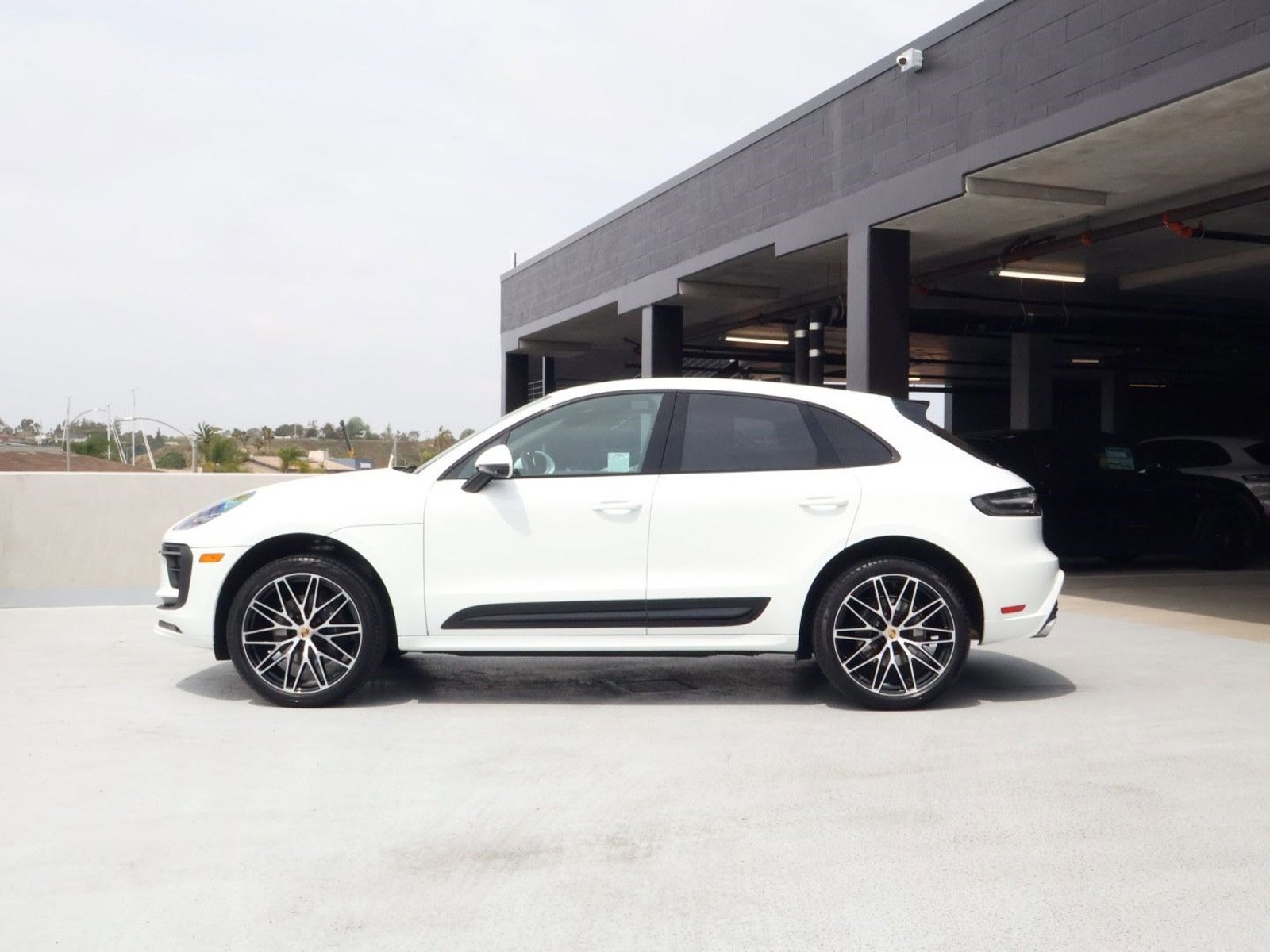 Certified 2025 Porsche Macan video 2