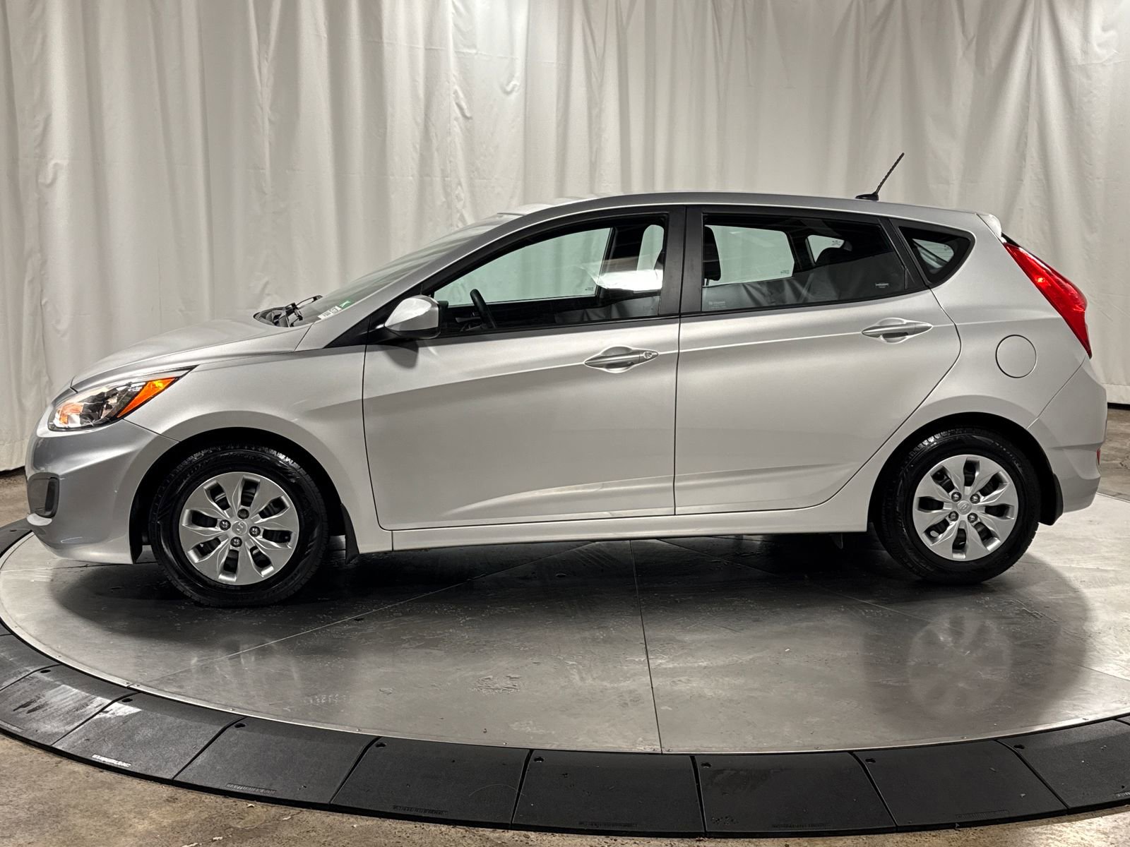Used 2017 Hyundai Accent SE FWD image 8