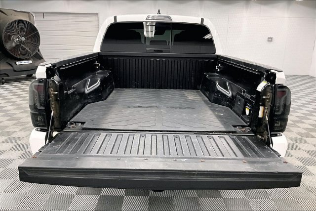 Used 2020 Toyota Tacoma TRD Off-Road AWD/4WD image 32