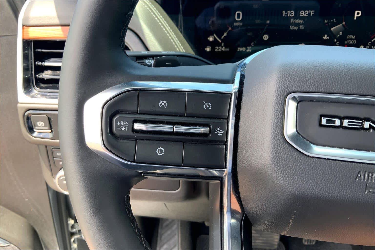 Used 2025 GMC Yukon XL Denali AWD/4WD image 23