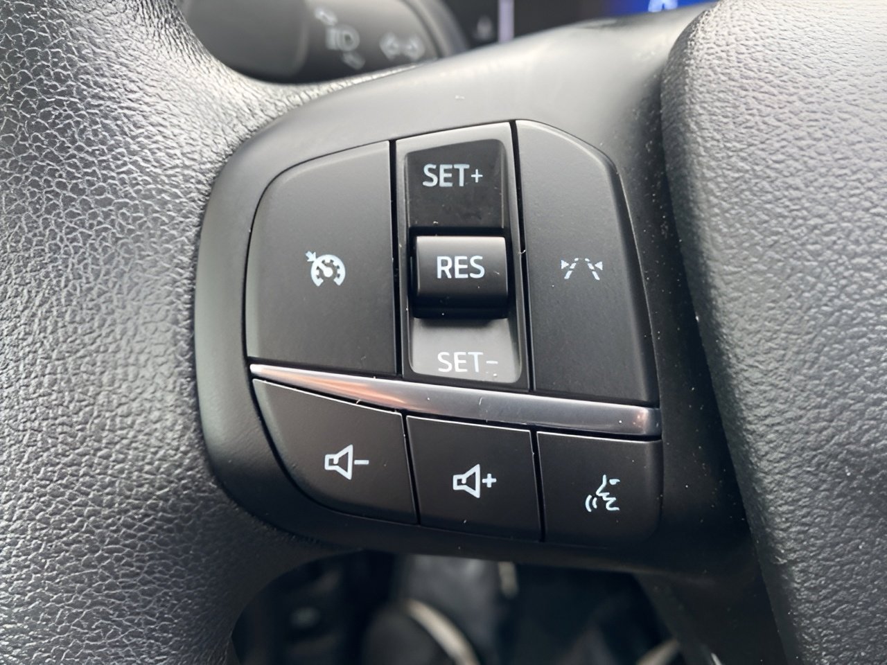 Certified 2025 Ford Escape Active AWD/4WD image 14