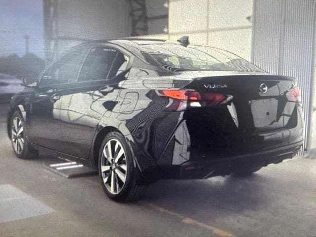 Used 2020 Nissan Versa SR FWD image 15