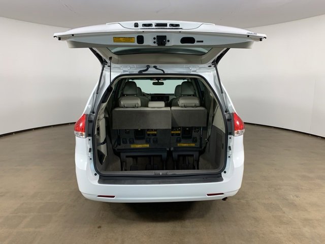 Used 2014 Toyota Sienna XLE image 12