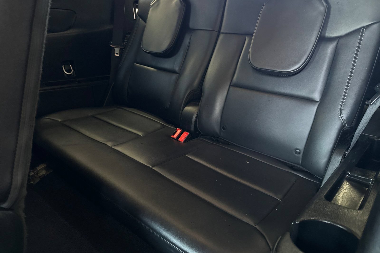 Used 2023 Ford Explorer XLT w/ Equipment Group 202A RWD image 15