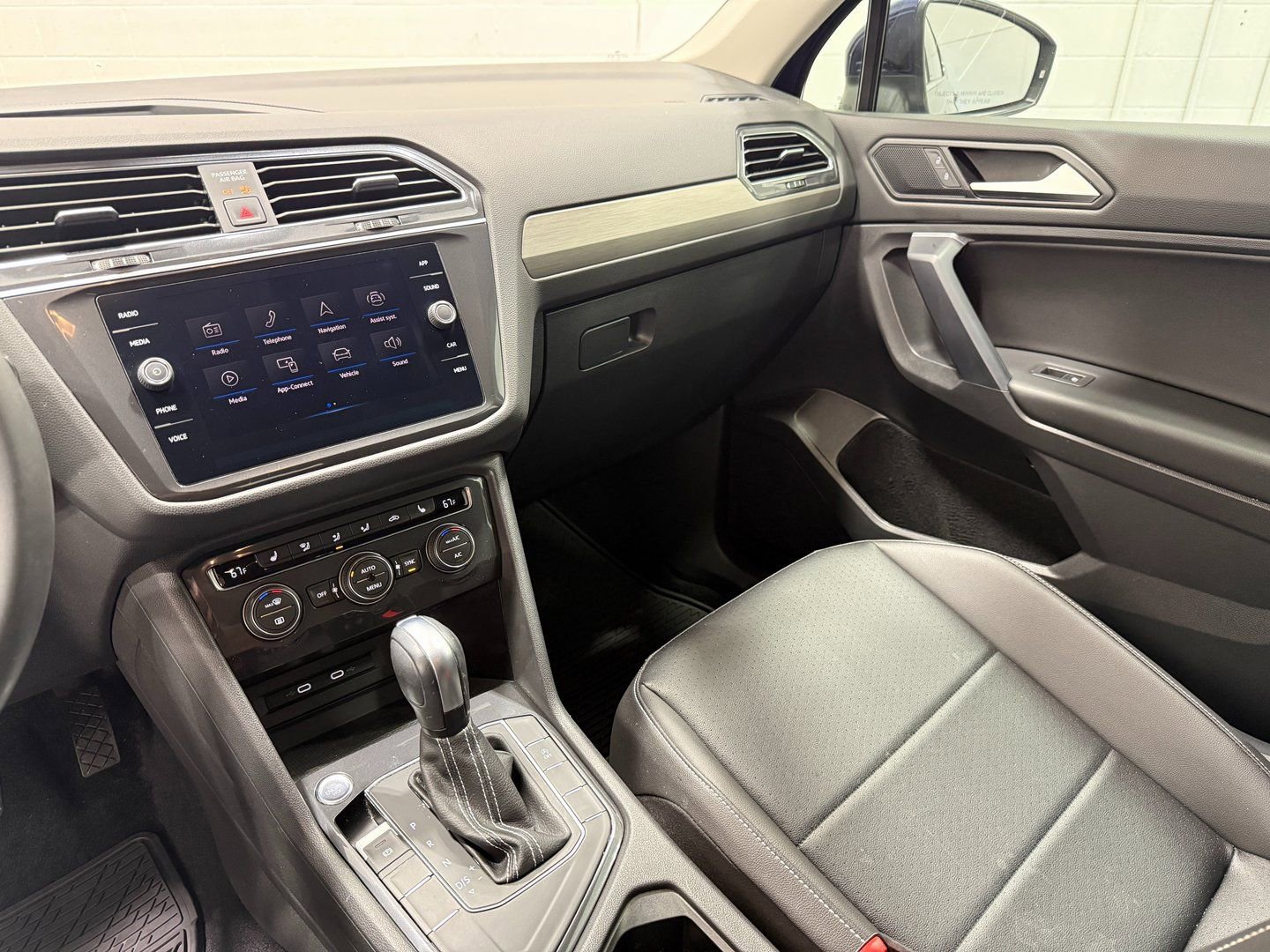 Used 2021 Volkswagen Tiguan SE image 12