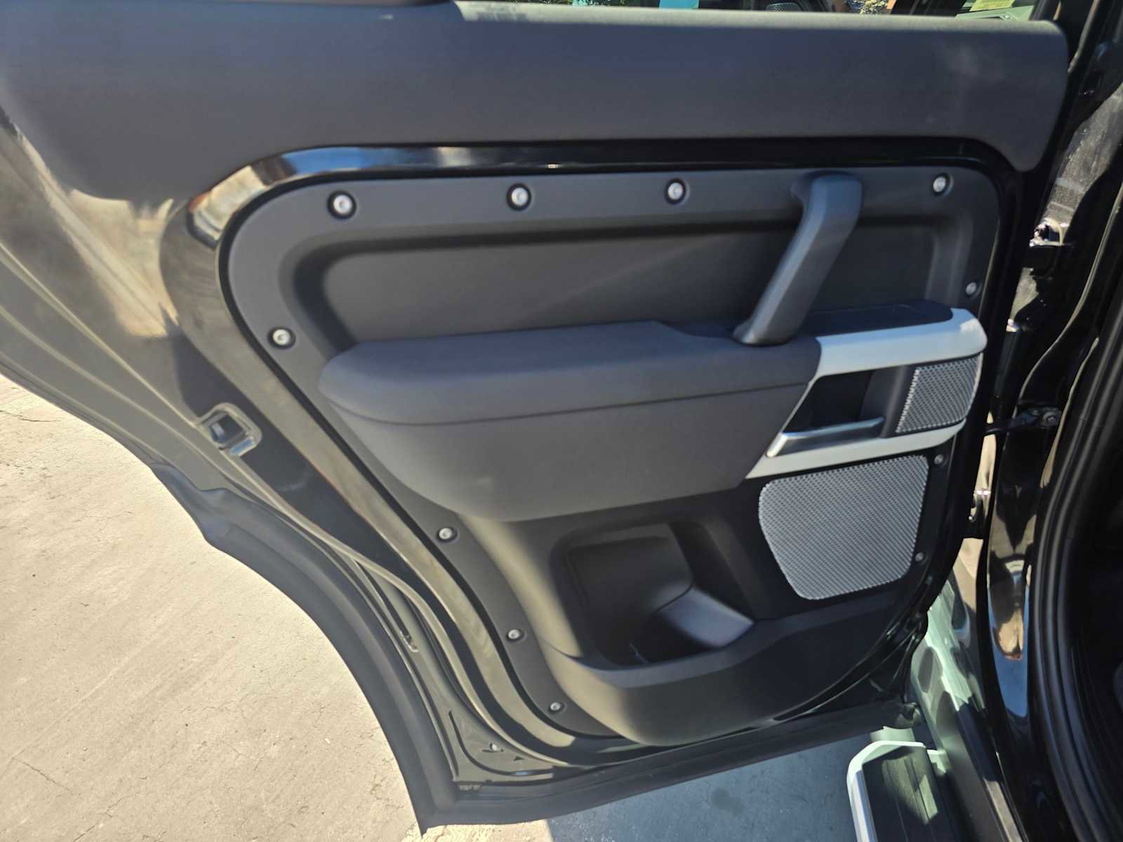Used 2023 Land Rover Defender 130 SE image 19