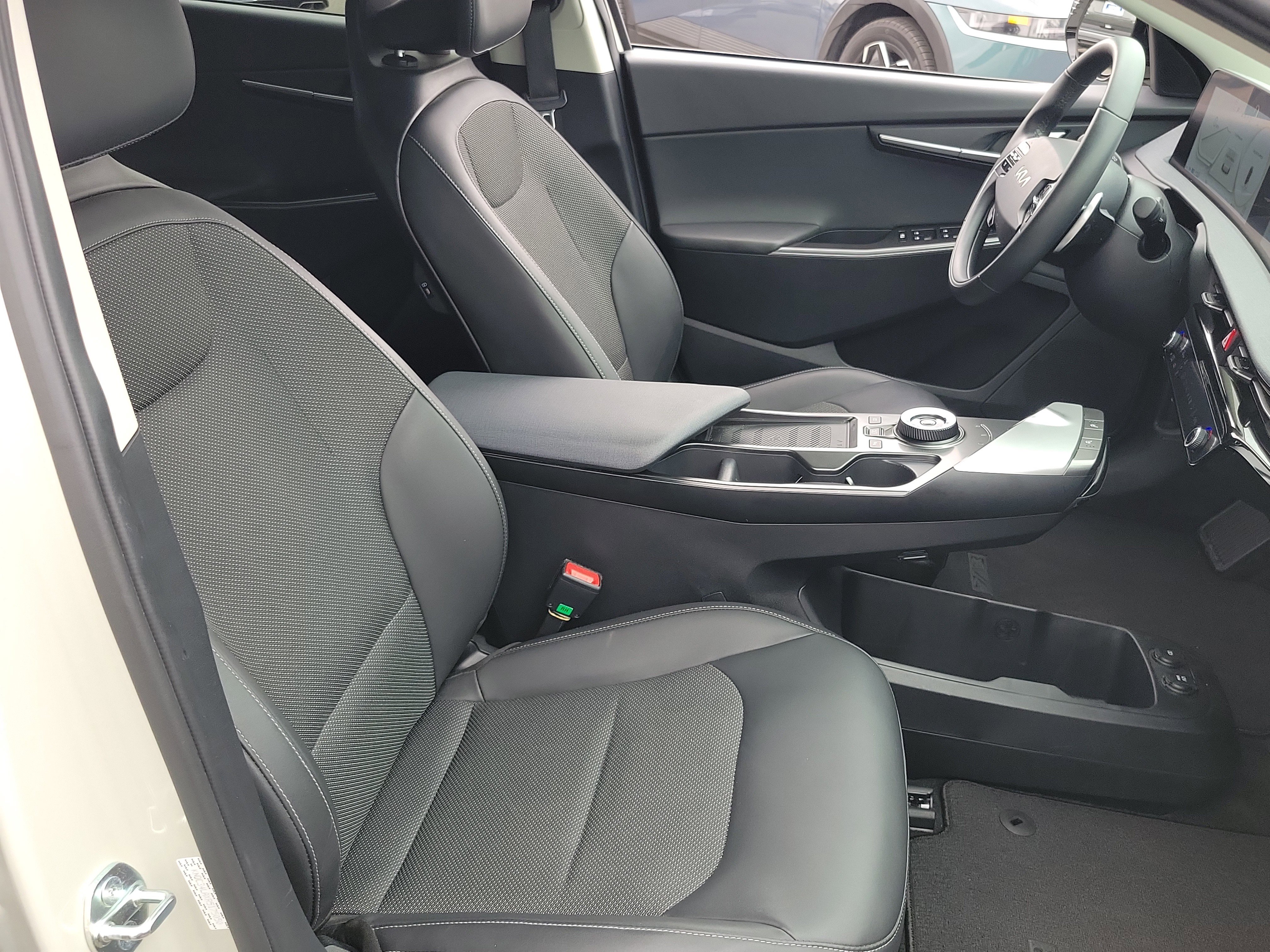 Used 2024 Kia EV6 Light RWD image 22