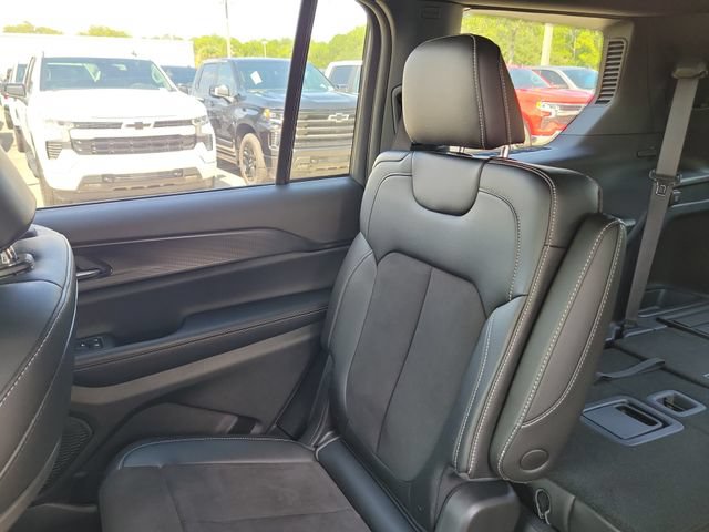 Used 2023 Jeep Grand Cherokee L Laredo RWD image 12