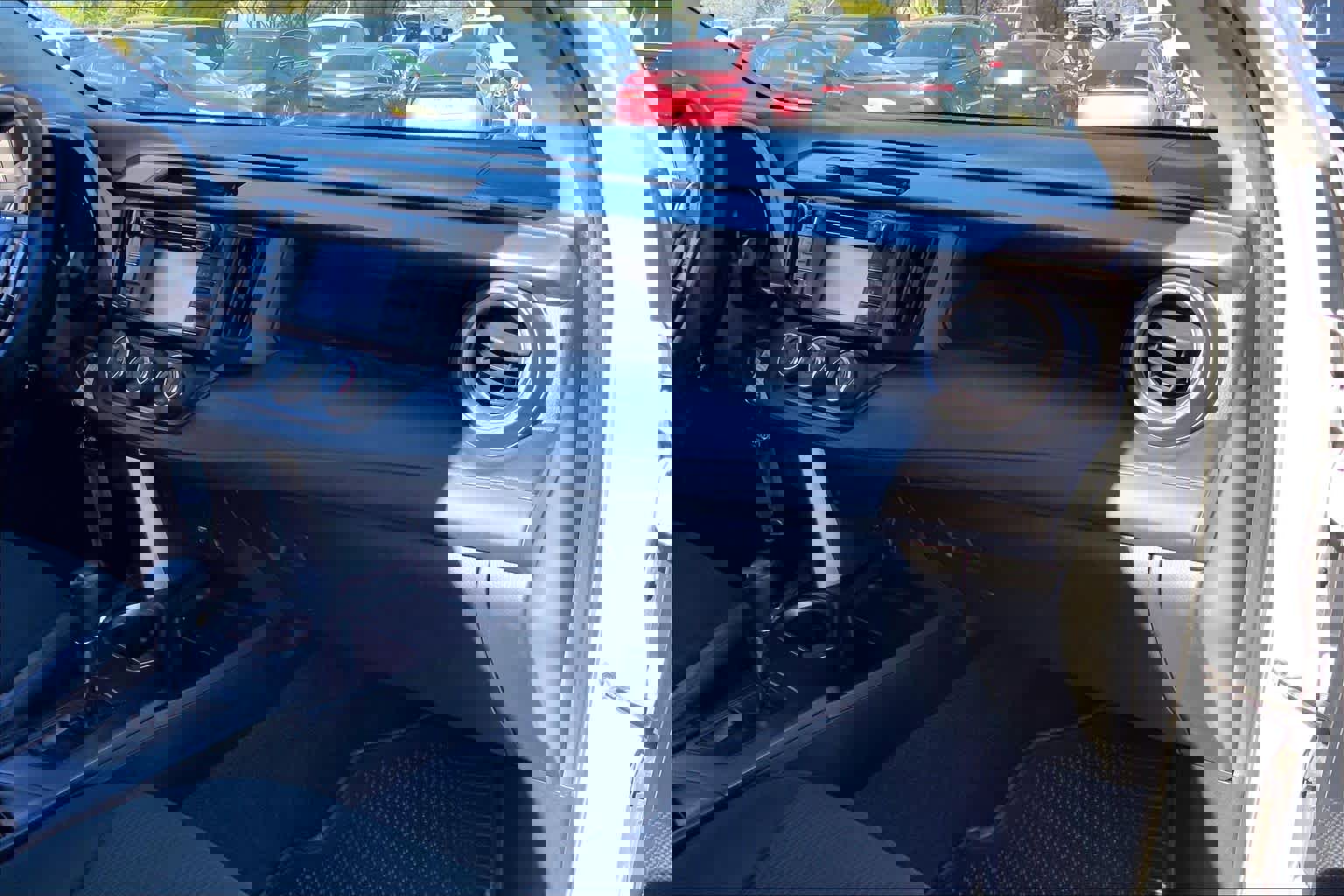 Used 2017 Toyota RAV4 LE image 17