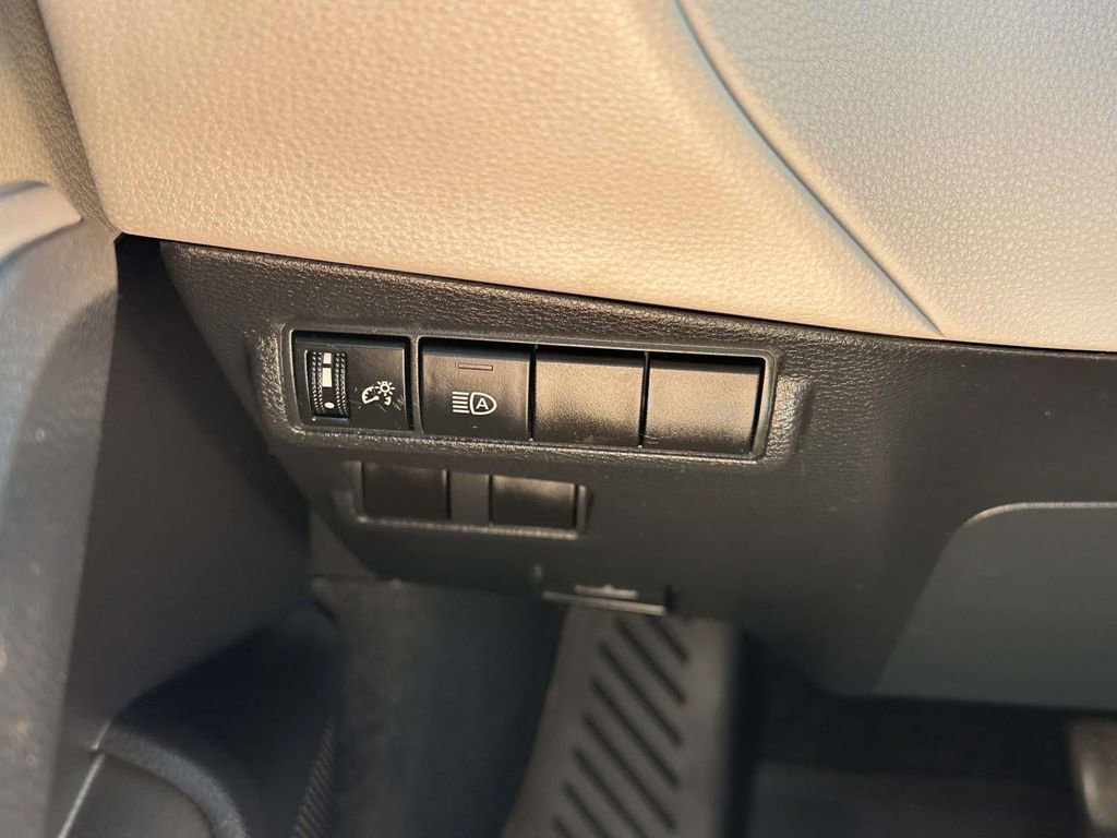 Used 2022 Toyota Corolla Cross L FWD image 21