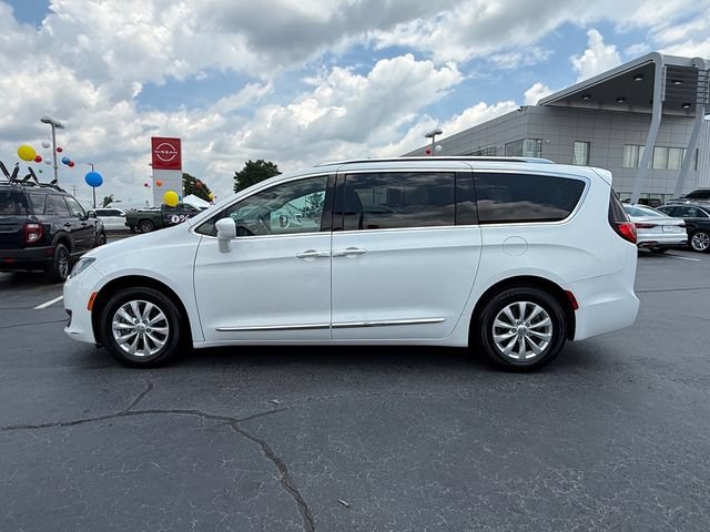 Used 2019 Chrysler Pacifica Touring-L FWD image 6