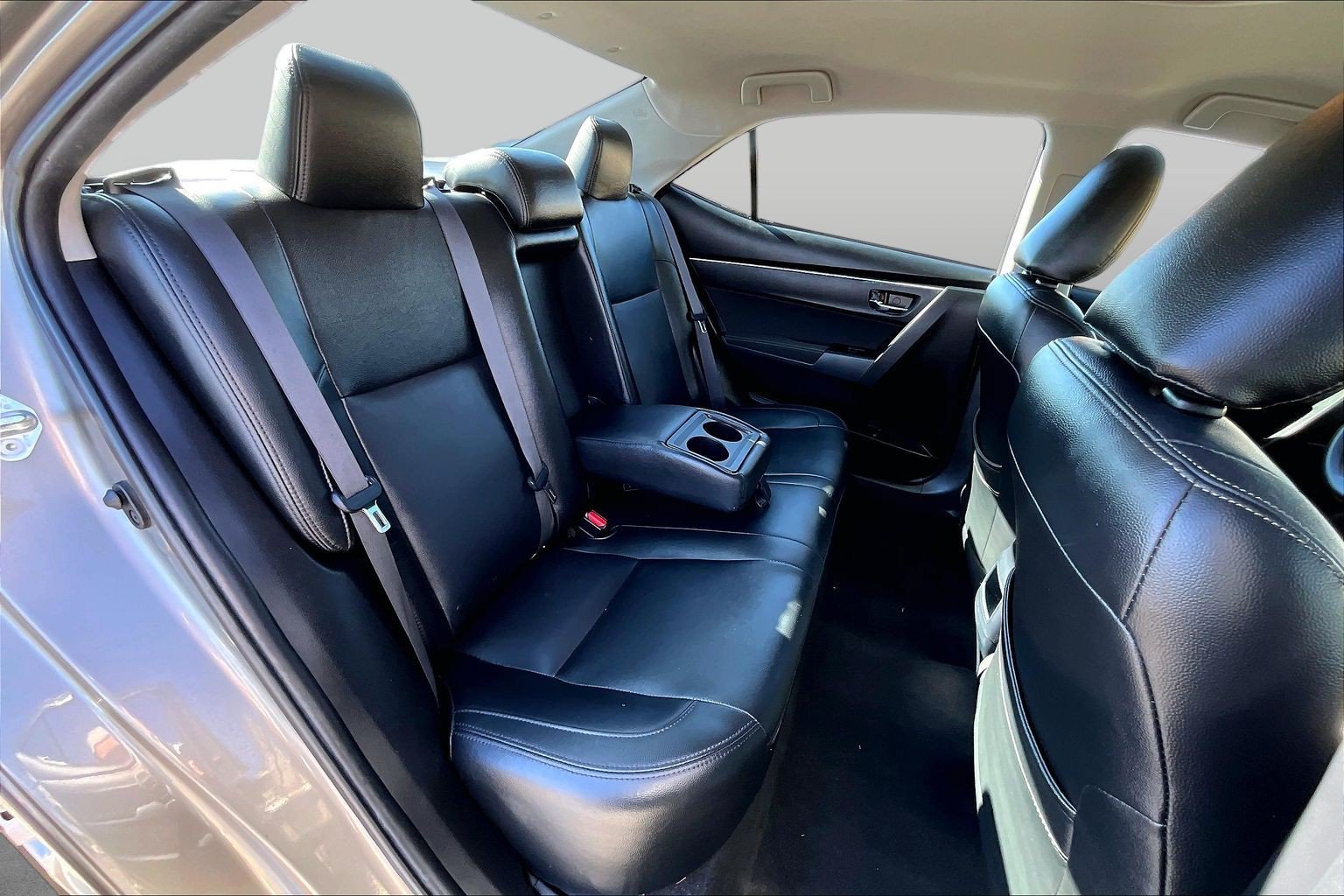 Used 2018 Toyota Corolla LE FWD image 27