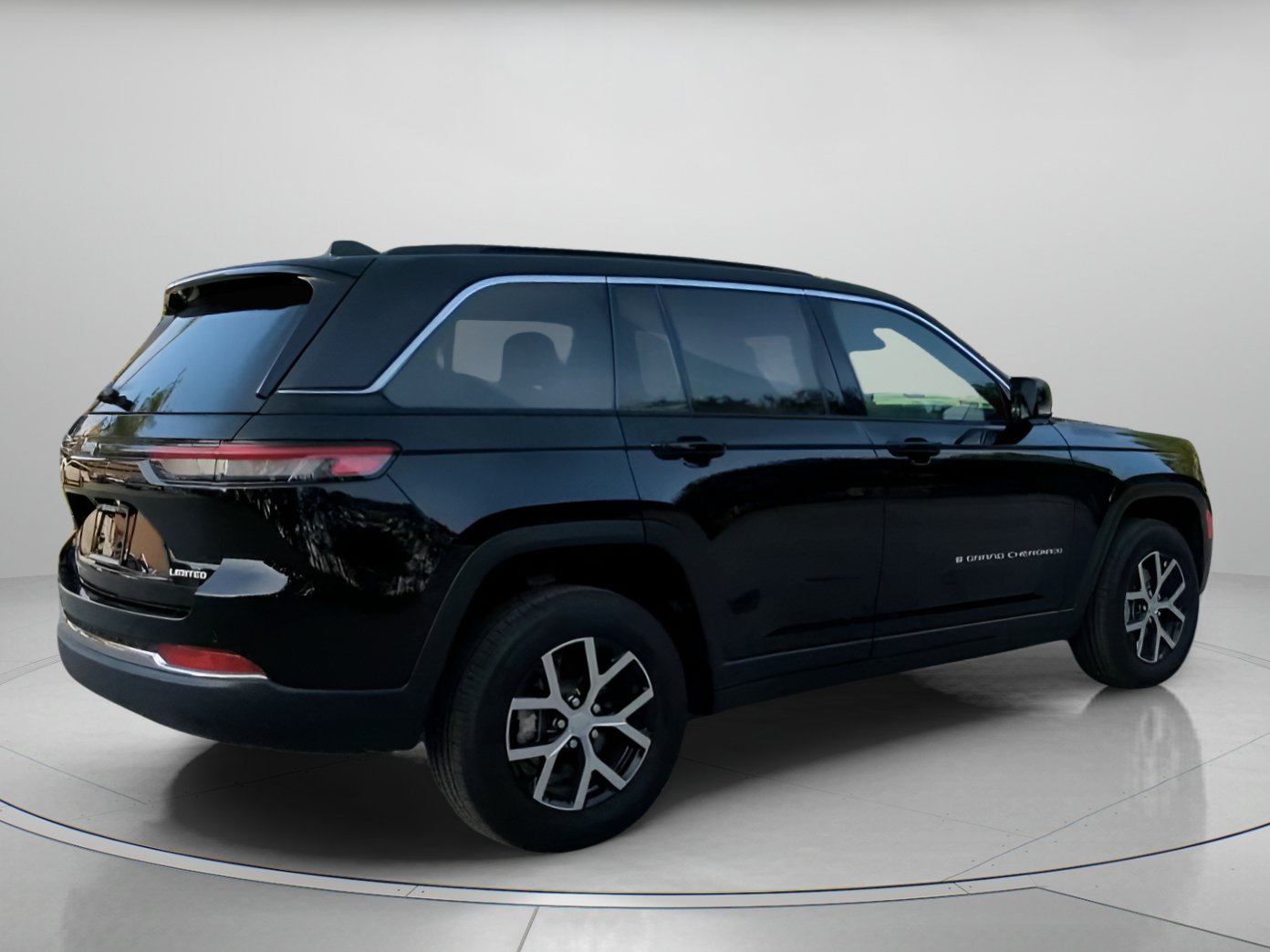 Used 2025 Jeep Grand Cherokee Limited AWD/4WD image 29