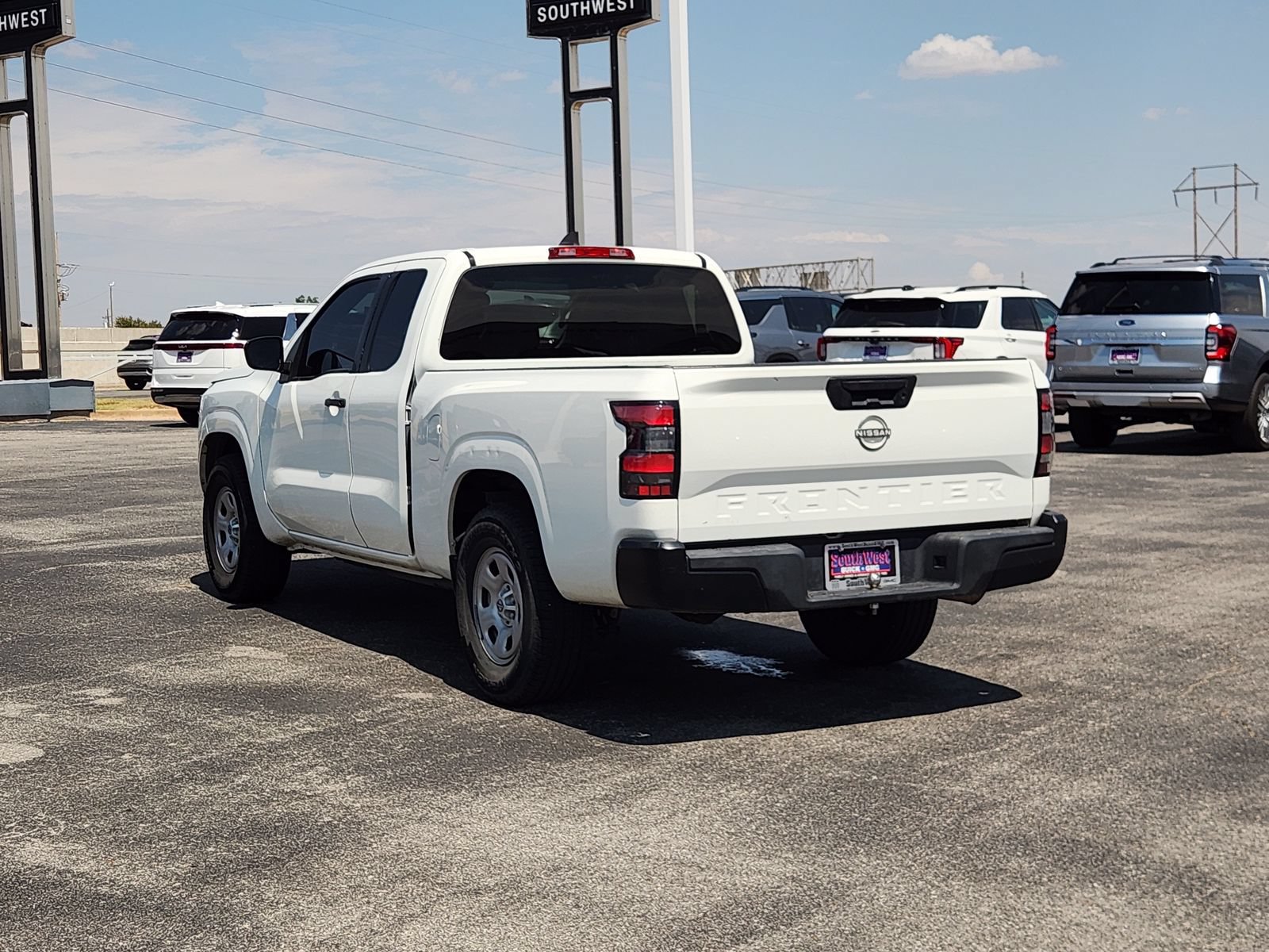 Used 2022 Nissan Frontier S RWD image 4