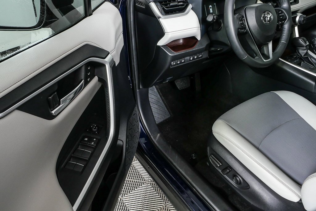 Used 2023 Toyota RAV4 Limited image 7