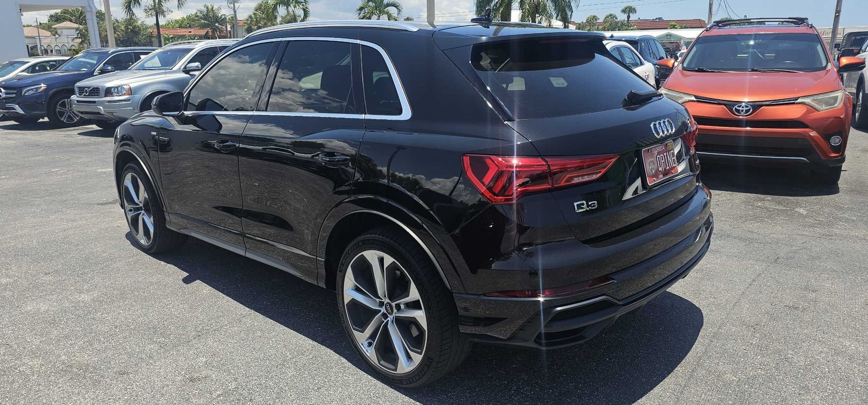 Used 2020 Audi Q3 2.0T Premium Plus w/ Premium Plus Package AWD/4WD image 3