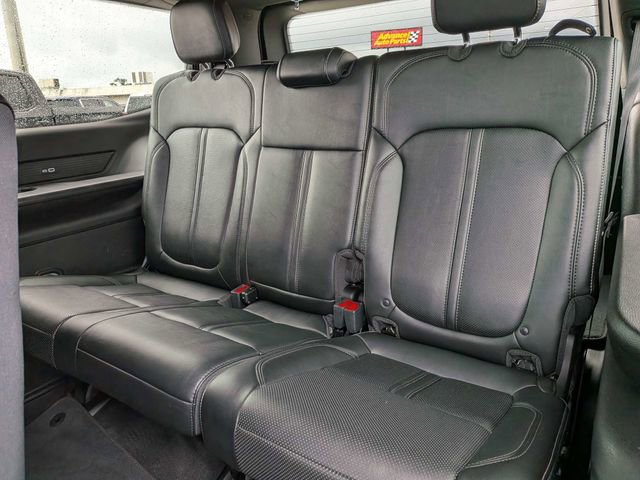 Used 2023 Jeep Wagoneer Series II RWD image 13