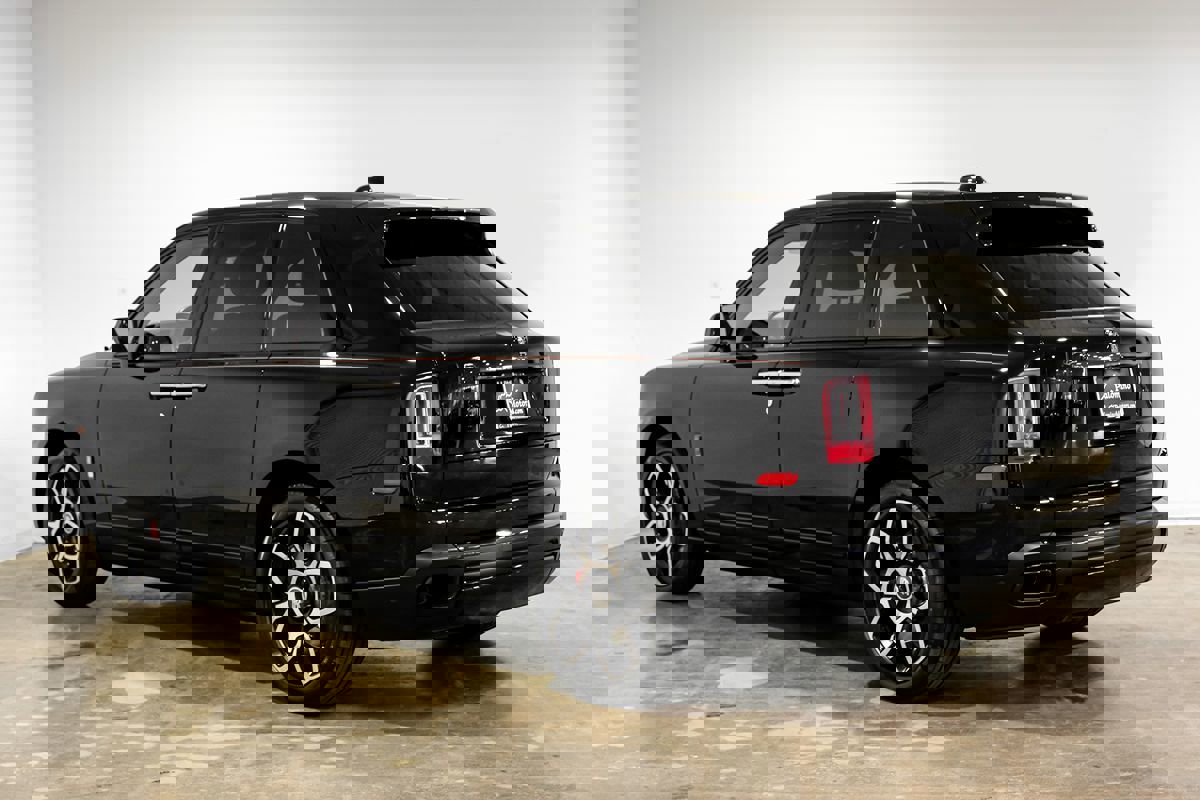 Used 2022 Rolls-Royce Cullinan Black Badge w/ Dark Exterior Package image 9