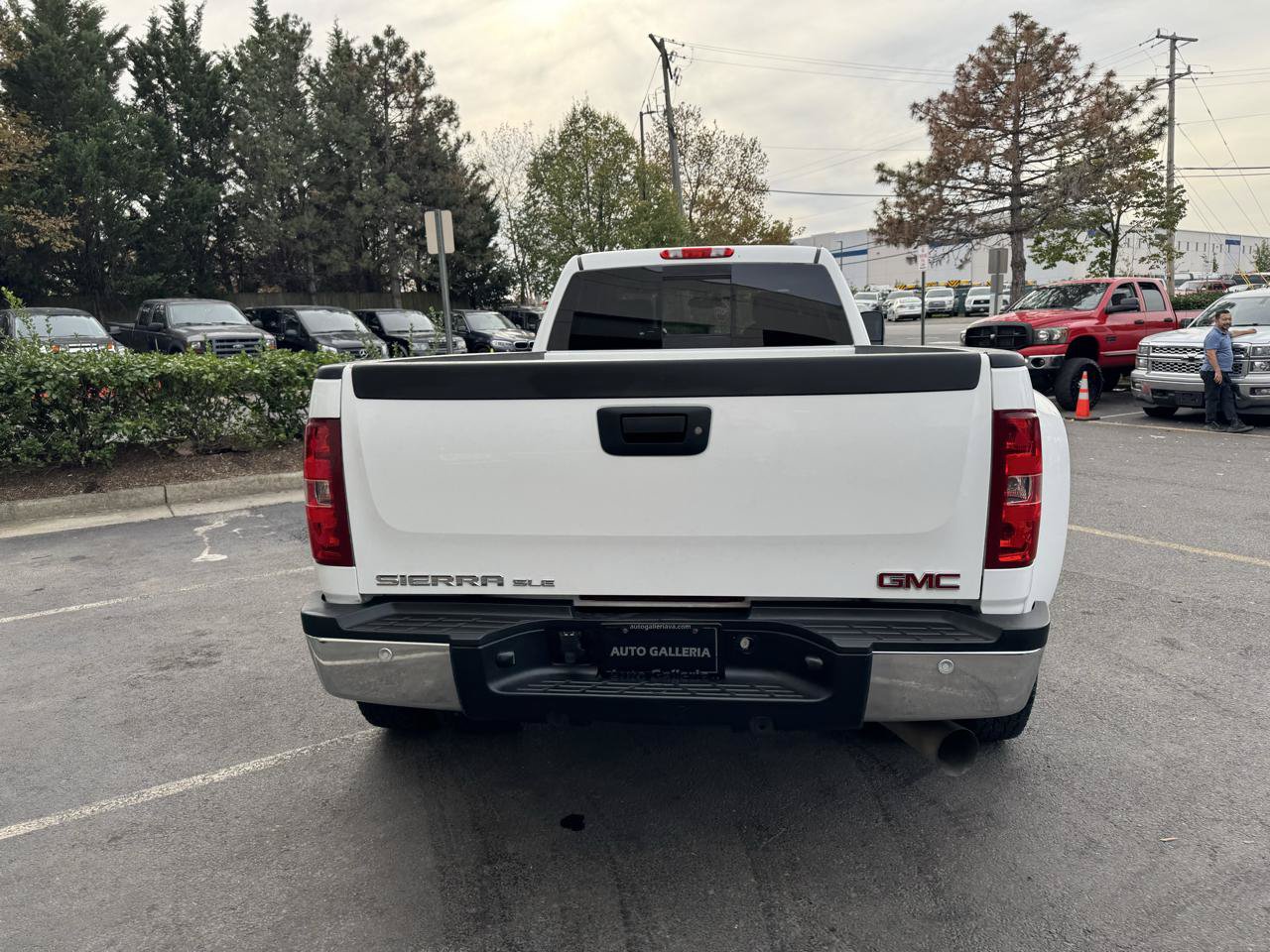 Used 2011 GMC Sierra 3500 SLE w/ SLE Preferred Package AWD/4WD image 6